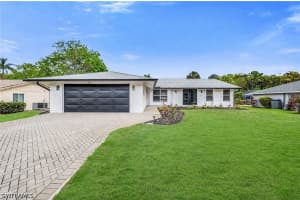 225 Pebble Beach Cir, Naples