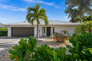 8324 Lagoon Rd, Fort Myers Beach