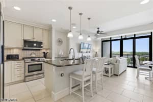 9123 Strada Pl 7409, Naples
