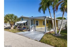 9 Moorhead Mnr 9, Naples