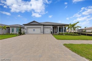 2090 Don Benito Way, Naples