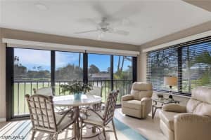 424 Foxtail Ct 424, Naples