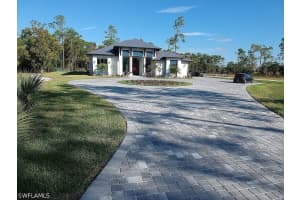 6423 Livingston Woods Ln, Naples