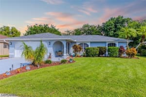 124 Versailles Cir, Naples