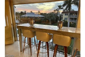 1666 Osprey Ave 203, Naples