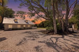 1313 Driftwood Dr, North Fort Myers