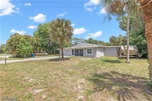2030 Flamingo Dr, North Fort Myers