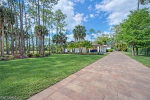 2401 Coach House Ln, Naples