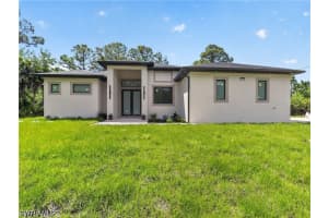 2009 Dixie Way, Lehigh Acres