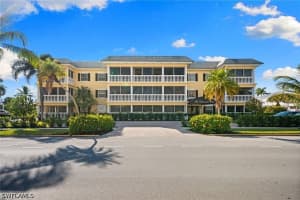 666 3rd St S 106, Naples 666 3rd St S 106, Naples