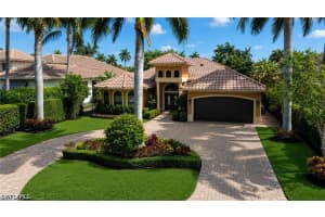 672 Fairway Ter, Naples