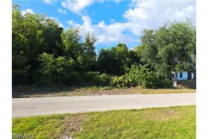 2904 3rd St W, Lehigh Acres