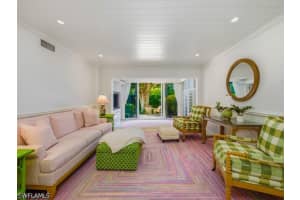 211 3rd Ave S 211, Naples