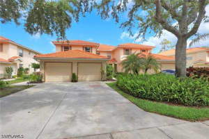 320 Robin Hood Cir 101, Naples