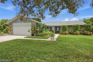 425 Pine Lake Dr, Naples