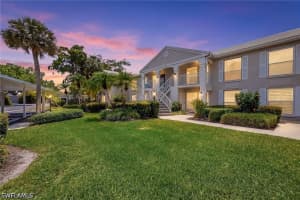 887 Gulf Pavilion Dr 203, Naples