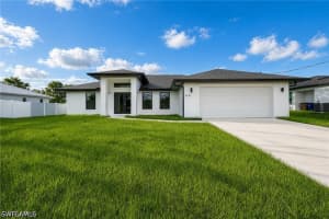 6151 Hershey Ave, Fort Myers