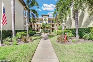 221 Fox Glen Dr 2207, Naples