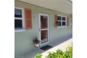 200 Valley Stream Dr 4b, Naples