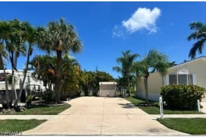 1675 Diamond Lake Cir, Naples