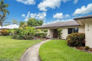 216 Willoughby Dr, Naples