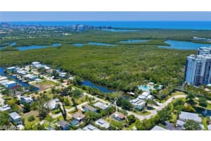 718 Pan Am Ave, Naples
