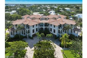 692 10th Ave S, Naples