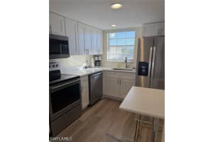 1900 Alamanda Dr 202, Naples