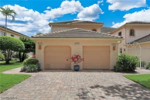 526 Lake Louise Cir 402, Naples