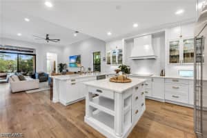 2954 Cinnamon Bay Cir, Naples