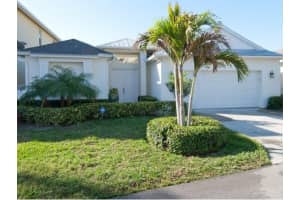 1347 W Winding Oaks Circle, Vero Beach