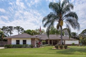 2352 Hamlet Drive, Melbourne