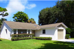 3730 Brentwood Court, Melbourne