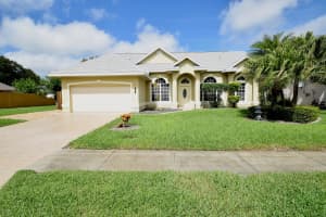 882 Hunters Creek Drive, West Melbourne