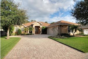 335 Antrim Gardens Court, West Melbourne