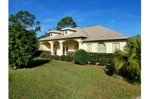 1811 Winding Ridge Circle Se, Palm Bay