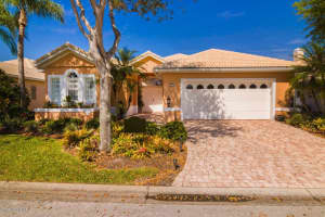 943 Palm Brook Drive, Melbourne