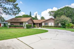 2304 Hamlet Drive, Melbourne