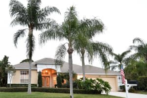 609 Carriage Hill Road, Melbourne
