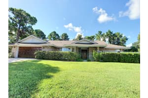 2208 Hamlet Drive, Melbourne