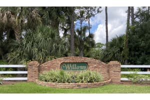 5443 The Willows Drive, Melbourne
