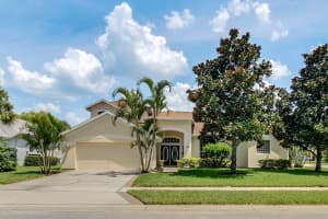 562 Carmel Drive, Melbourne