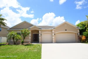 608 L M Davey Lane, Titusville