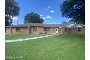 411 Neptune Drive Ne