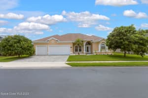 1390 Tamango Drive, Melbourne