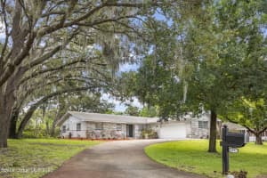 27 Fairglen Drive, Titusville