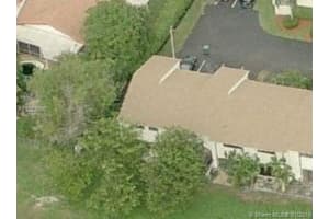 638 Ne 195th St 638, Miami