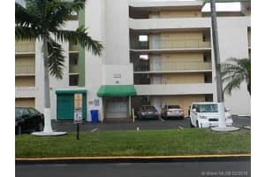 8810 Fontainebleau Blvd 318, Miami