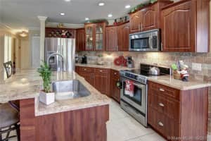 7883 N Silverado Cir, Davie