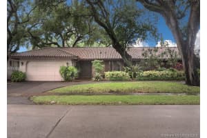 2225 Ne 204th St, Miami